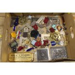 A LARGE COLLECTION OF ASSORTED MASONIC / BUFFALO MEDALS AND BADGES ETC