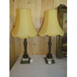 A PAIR OF TRADITIONAL GILT & ONYX TABLE LAMPS WITH SHADES, OVERALL H 75 cm (2)