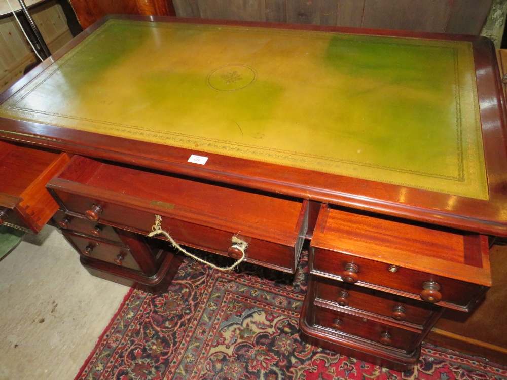A VICTORIAN MAHOGANY LEATHER TOPPED TWIN PEDESTAL DESK WITH AN ARRANGEMENT OF NINE DRAWERS, H 78 cm, - Image 5 of 5