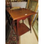AN EDWARDIAN MAHOGANY INLAID TWO TIER OCCASIONAL TABLE, H 71 cm, W 51 cm