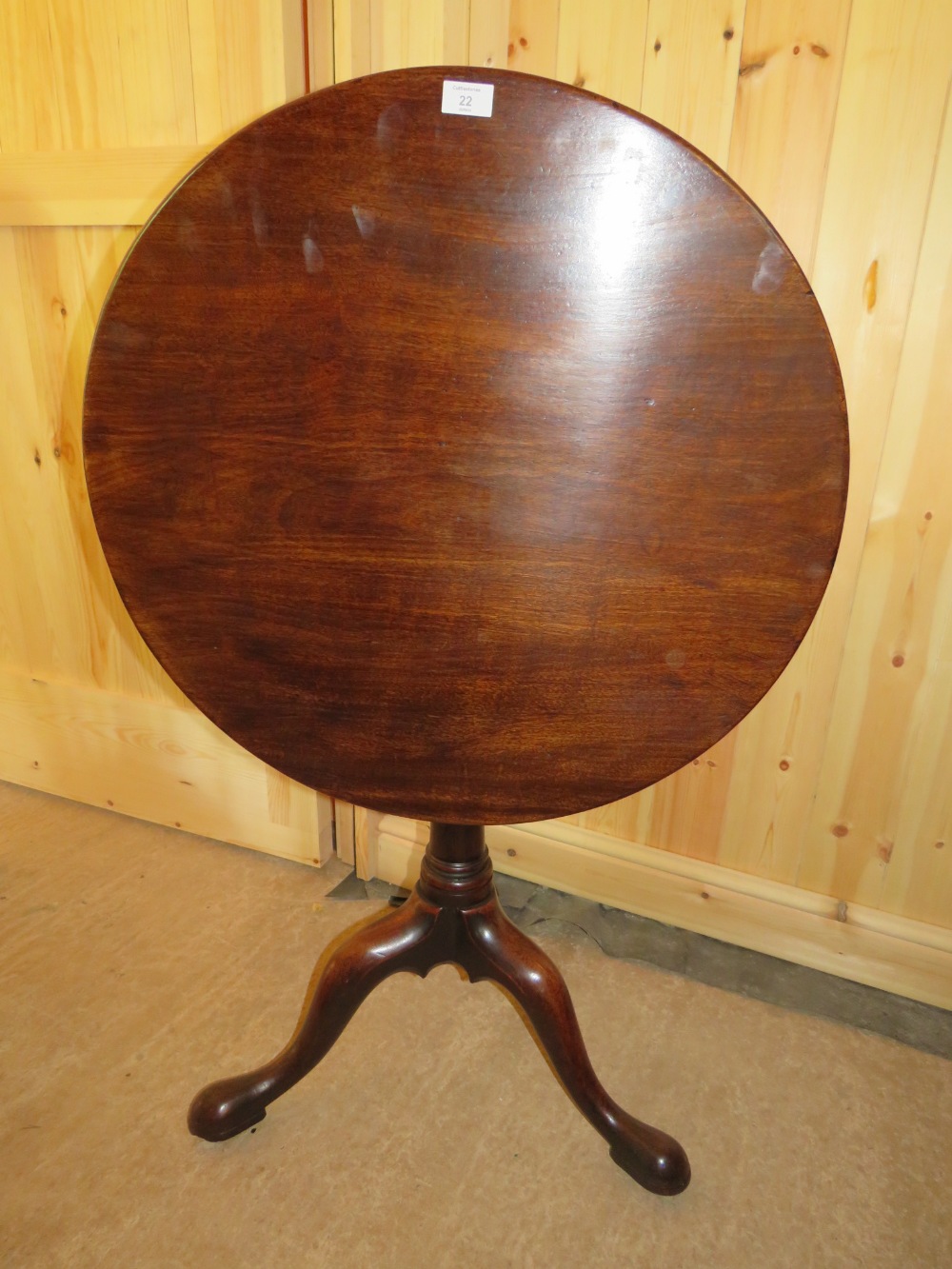 A 19TH CENTURY TILT-TOP PEDESTAL TRIPOD TABLE, H 70 cm, Dia. 68 cm