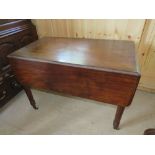 A VICTORIAN MAHOGANY PEMBROKE TABLE RAISED ON REEDED TURNED SUPPORTS