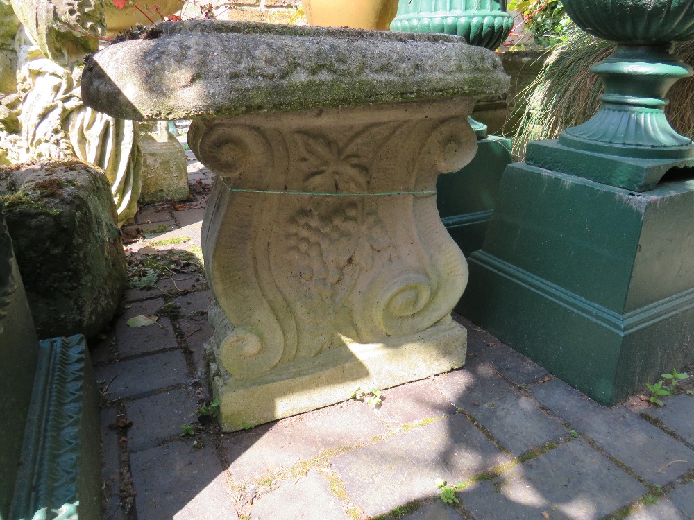 A LARGE CURVED GARDEN STONE BENCH - Image 3 of 3