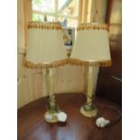 A PAIR OF VINTAGE COLUMN STYLE LAMPS AND SHADES, OVERALL H 61 cm