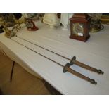 A PAIR OF VINTAGE FENCING EPEES, L 102 cm (2)