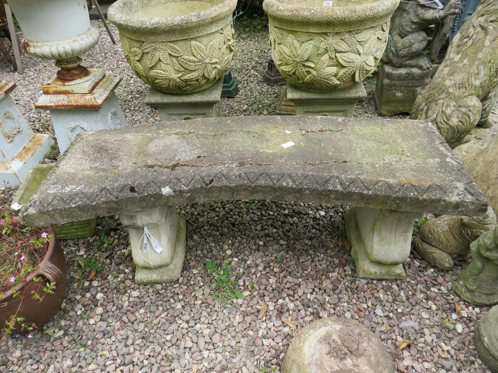 A LARGE CURVED STONE GARDEN BENCH, W 122 cm - Image 2 of 3