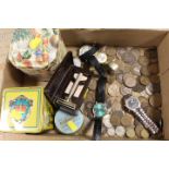 A TRAY OF ASSORTED COLLECTABLES TO INCLUDE WRISTWATCHES, VINTAGE COINAGE ETC