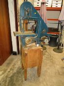 A WILLOW ELECTRIC BANDSAW ON WOODEN PLINTH 240V