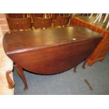 A LARGE ANTIQUE MAHOGANY DROPLEAF TABLE