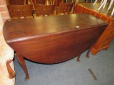 A LARGE ANTIQUE MAHOGANY DROPLEAF TABLE
