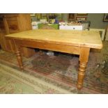 A PINE FARMHOUSE SCRUBTOP TYPE TABLE H-77 W-153 D-91 CM