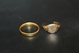 A HALLMARKED 22CT GOLD WEDDING BAND - APPROX WEIGHT 3G, TOGETHER WITH A YELLOW METAL BROKEN RING -