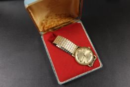 A VINTAGE ROTARY 17 JEWELS INCABLOC WRISTWATCH