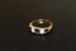 A HALLMARKED 9CT GOLD FIVE STONE AMETHYST AND OPAL RING - APPROX WEIGHT 3.1 G