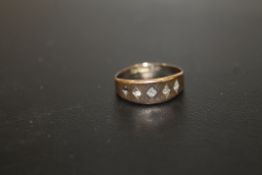 A HALLMARKED 9CT GOLD BAND - A/F APPROX WEIGHT 1.4 G