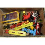 A VINTAGE SUITCASE CONTAINING ASSORTED TOY CARS TO INCLUDE CORGI