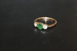 AN 18K THREE STONE RING - APPROX WEIGHT 2.2 G