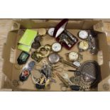 A TRAY OF COLLECTABLES TO INCLUDE ASSORTED POCKET WATCHES, COINAGE, BADGES ETC