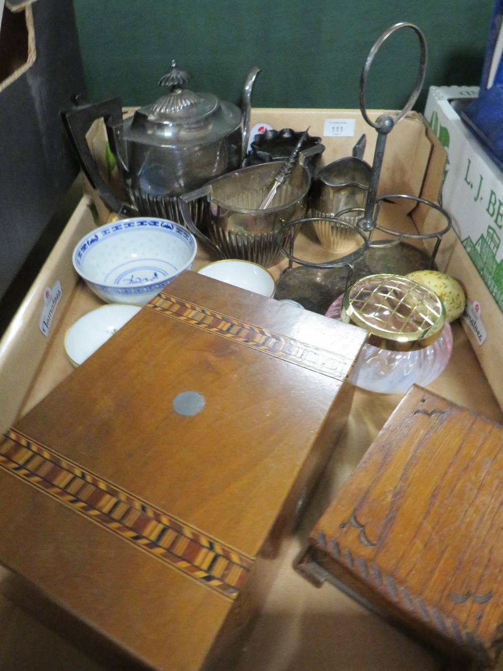 A TRAY OF ASSORTED SILVER PLATED WARE AND TREEN ETC TO INCLUDE AN INLAID BOX ETC