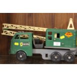 A LOUIS MARX & Co VINTAGE TINPLATE CRANE TRUCK