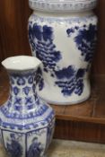 A BLUE AND WHITE CERAMIC GARDEN SETA TOGETHER WITH A MODERN ORIENTAL BLUE AND WHITE VASE (2)