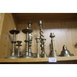 A COLLECTION OF BRASSWARE TO INCLUDE CANDLE STICKS