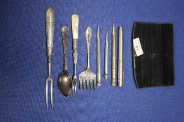 A COLLECTION OF HALLMARKED SILVER AND WHITE METAL ITEMS TO INCLUDE PENS