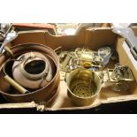 A BOX OF ASSORTED BRASSWARE