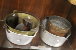 A COLLECTION OF METAL WARE TO INCLUDE JAM PANS