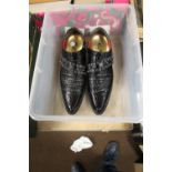 A PAIR OF GENTS KUURCCE SIZE 6 SHOES