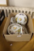 A QUANTITY OF ROYAL WORCESTER DINNERWARE