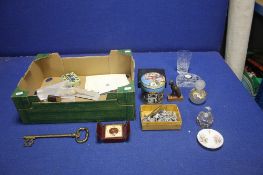 A BOX OF COLECTABLES TO INCLUDE A GLASS CLOCK