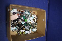 A BOX OF ASSORTED COSTUME JEWELLERY