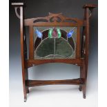 AN EARLY 20TH CENTURY OAK GLAZED ART NOUVEAU FIRE SCREEN, the glass panel with coloured and leaded