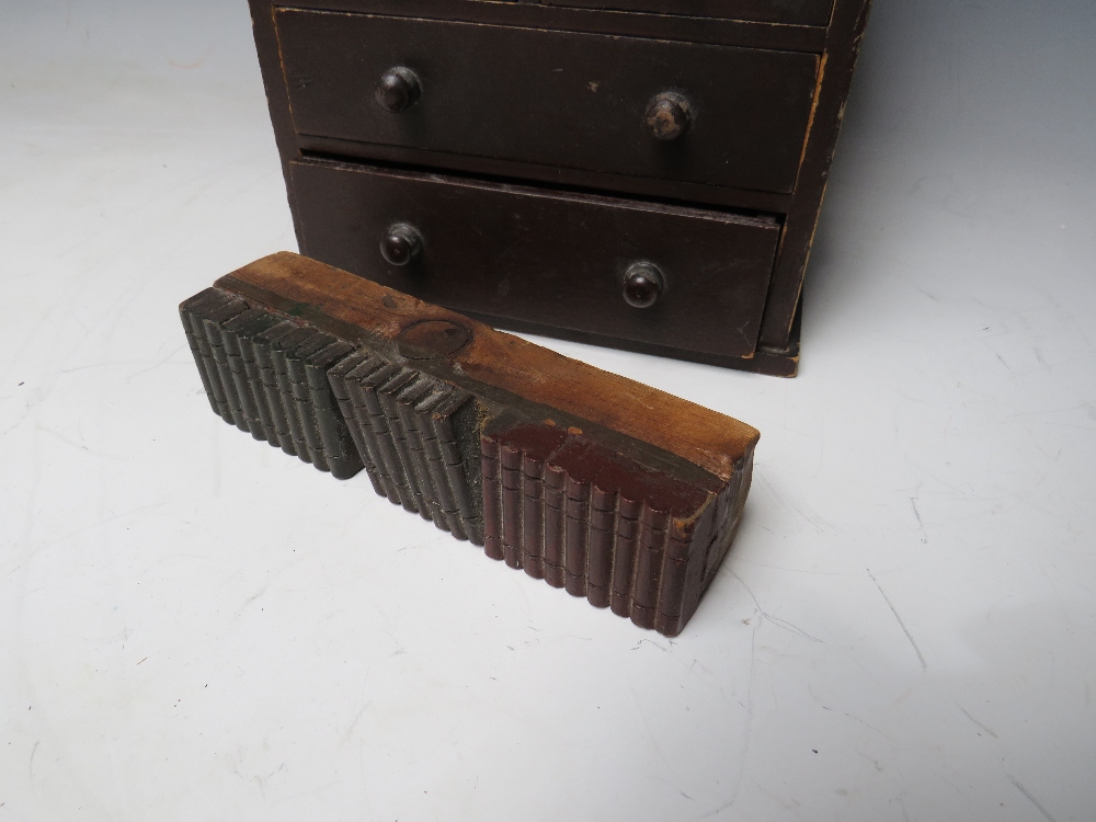 A LATE 19TH CENTURY MINIATURE COUNTRYMADE LIBRARY BOOKCASE, with four drawers to the base, H 36 - Bild 4 aus 4