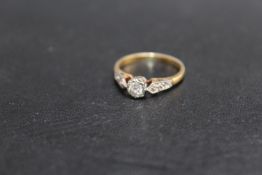 AN 18CT & PLAT DIAMOND SET RING, approx weight 2.7g, ring size M