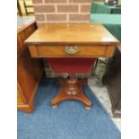 A VICTORIAN MAHOGANY WORK TABLE, having single frieze drawer with pull-out sewing box below,