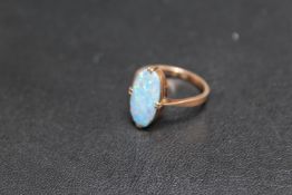 A 9CT ROSE GOLD OPAL TOPPED RING, approx weight 2.1g, ring size L