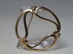 A HALLMARKED 9CT GOLD BROOCH, Dia. 3.3 cm, approx 4.6 g