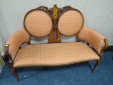 AN EDWARDIAN MAHOGANY INLAID DOUBLE BACKED SETTEE, the back with carved, pierced, inlaid detail