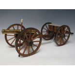 AN EARLY 20TH CENTURY DESK CANNON, with brass barrel, ramrod and trailer, barrel L 21 cm, trailer