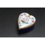 A HEART SHAPED ENAMEL PILL BOX DECORATED WITH A SAIL SHIP, H 5 cm