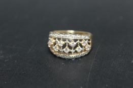 A HALLMARKED 14 CARAT GOLD PIERCED GALLERY DIAMOND RING, approximate weight 5.1 g, ring size S