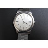 AN OMEGA GENEVE DAY DATE WRIST WATCH, in an Omega box, Dia 3.75 cm