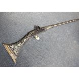 A 19TH CENTURY EASTERN FLINTLOCK RIFLE, with bone inlay and white metal decoration, having metal