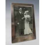 A HALLMARKED SILVER EASEL BACK PHOTO FRAME - BIRMINGHAM 1932, H 16.5 cm