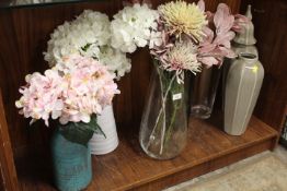 A COLLECTION OF EX SHOW HOME VASES & DECORATIVE ACCESSORIES