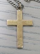 A YELLOW METAL PENDANT CROSS - APPROXIMATELY 6 G