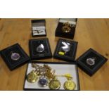 A COLLECTION OF ASSORTED MODERN COLLECTOR POCKET WATCHES INCLUDING VARIOUS STEAM TRAIN EXAMPLE TO