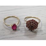 A LADIES 10K GEMSET RING TOGETHER WITH A YELLOW METAL GARNET CLUSTER RING (2)